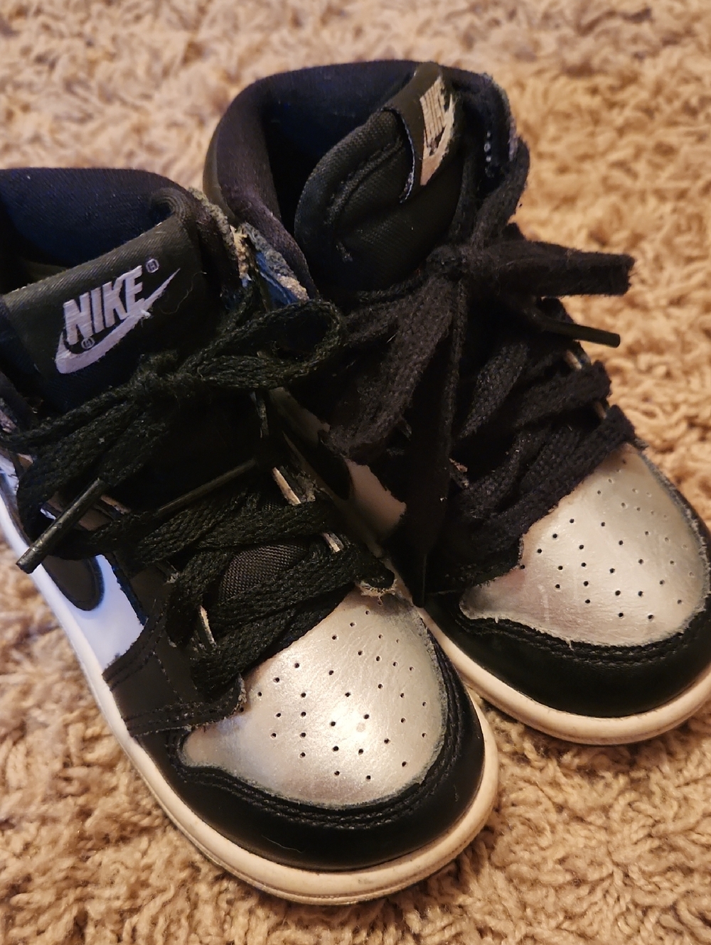 Nike Air Jordan 1 Retro High OG Silver Toe High-Top Sneakers Size 6C